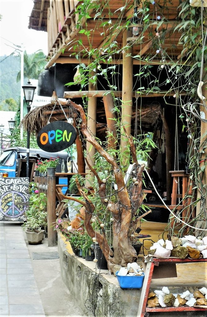 Sri Lanka - Ellan pieni kaupunki