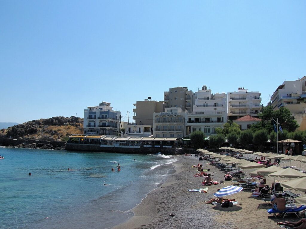 Agios Nikolaos kuvina vuonna 2017