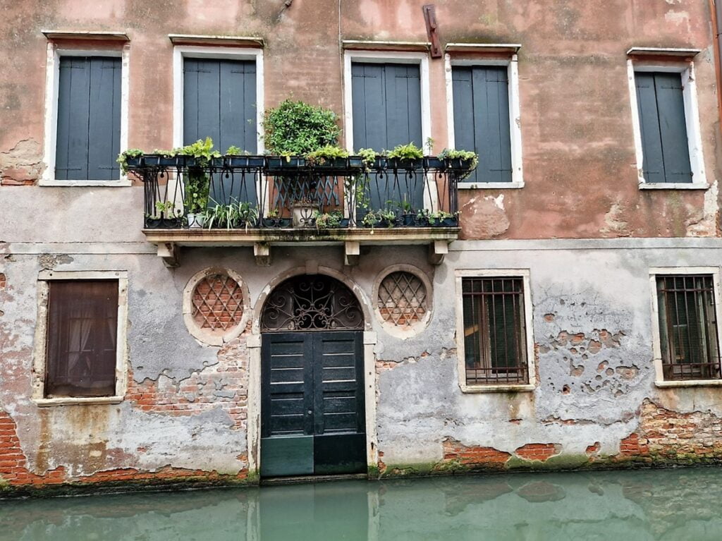 Venetsiaa vesisateessa