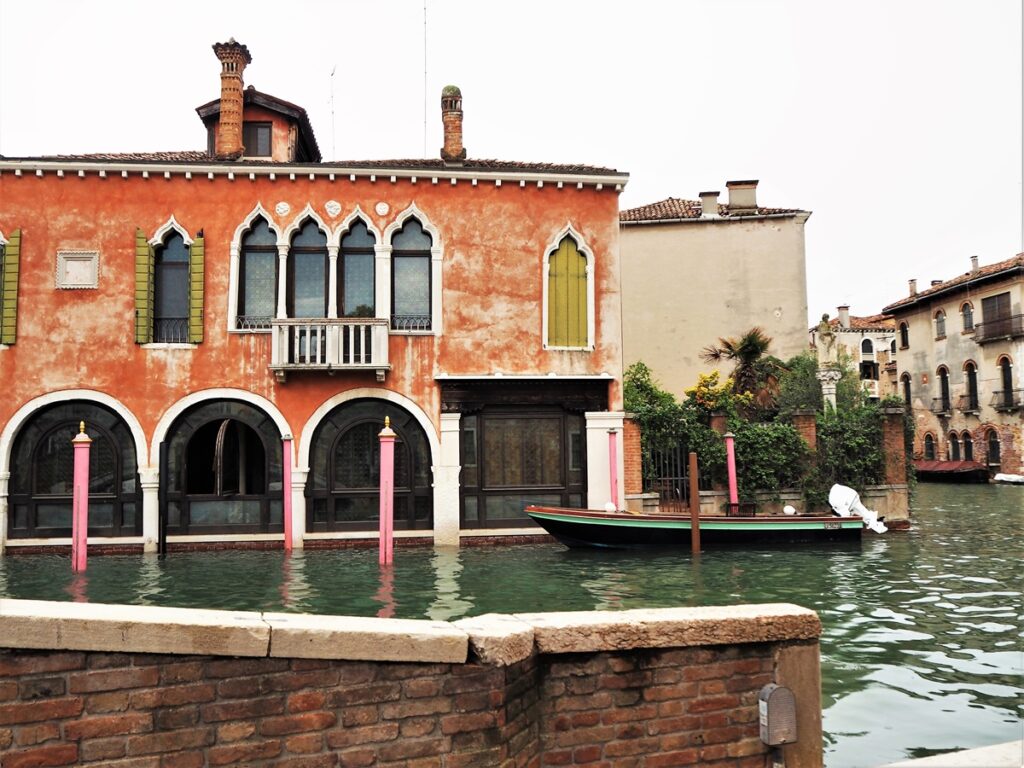 Venetsiaa vesisateessa