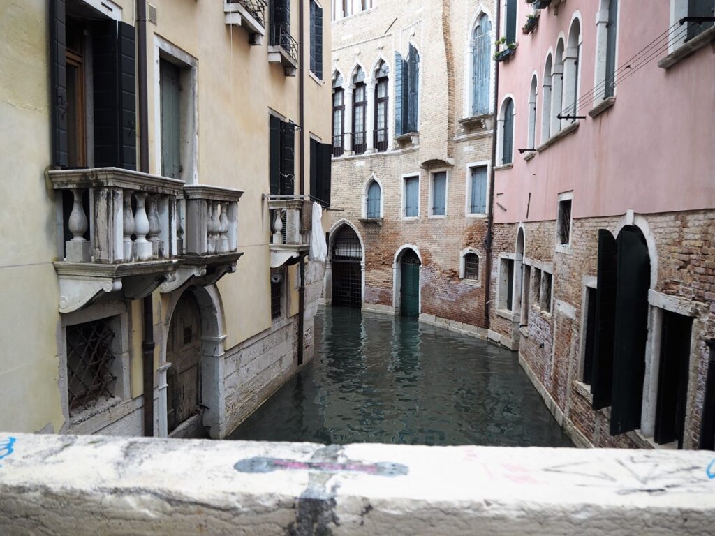 Venetsiaa vesisateessa