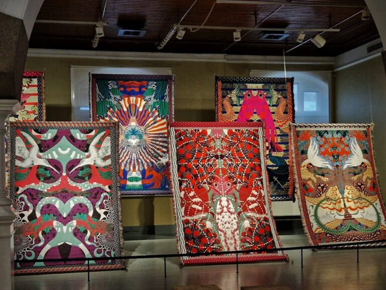 Designmuseo ja Kustaa Saksin Rajamailla -näyttely