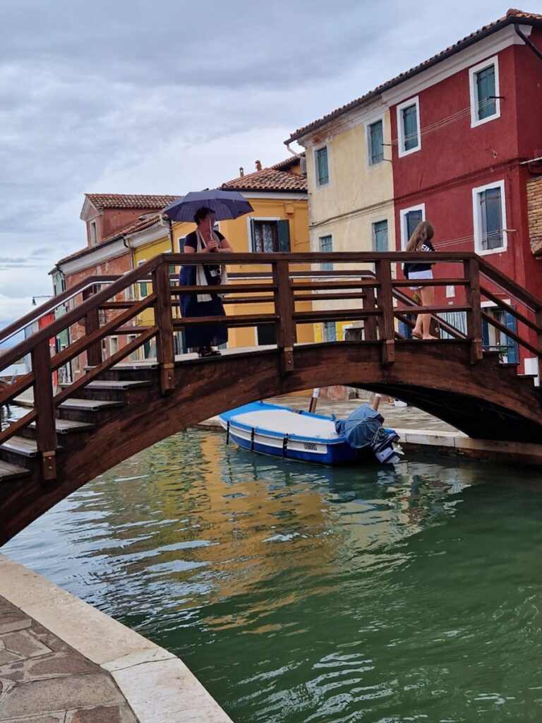 Värikäs Buranon saari Venetsiassa