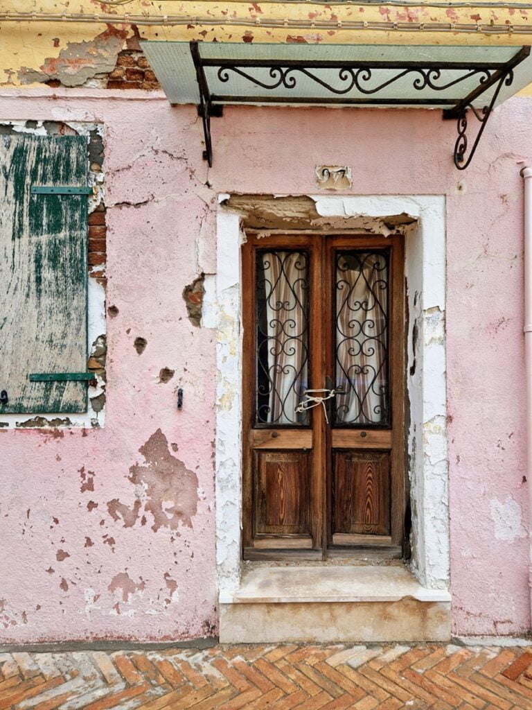 Värikäs Buranon saari Venetsiassa