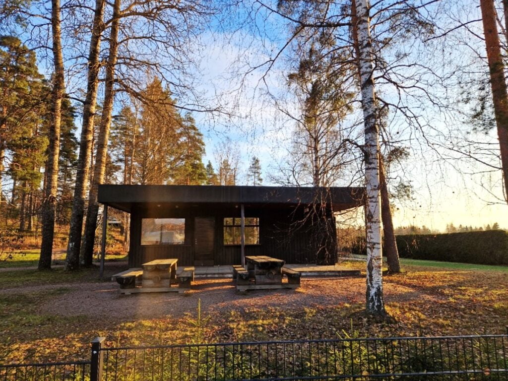 Kahvila Aulis - Kohti avaraa maailmaa