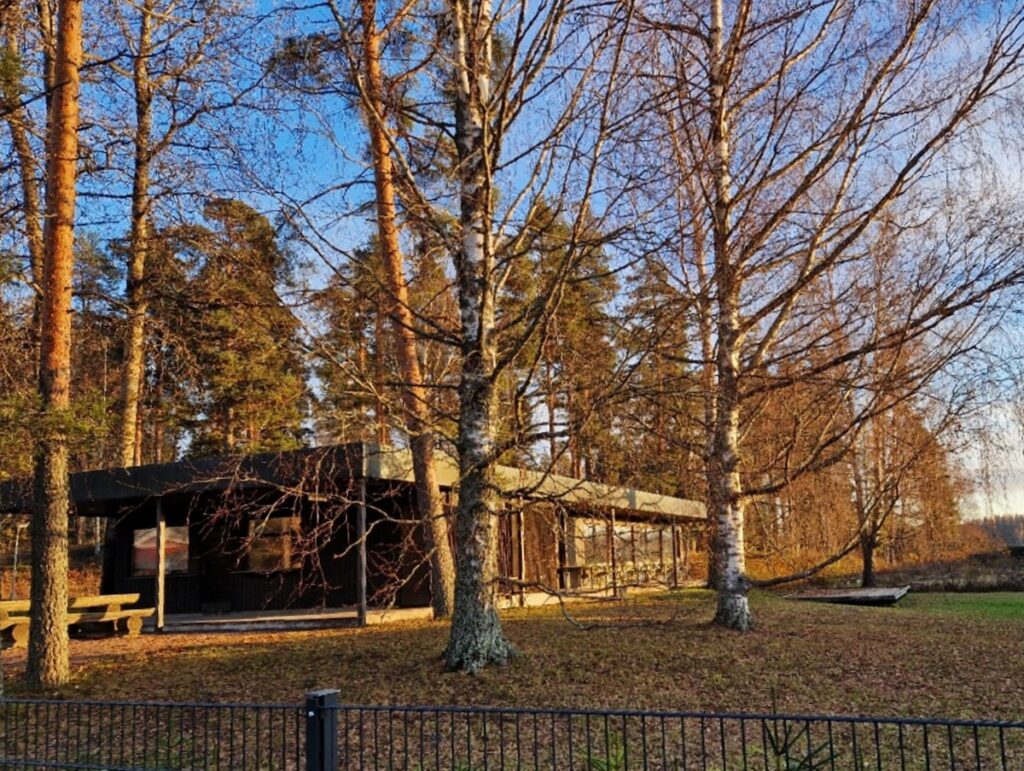 Kahvila Aulis - Kohti avaraa maailmaa