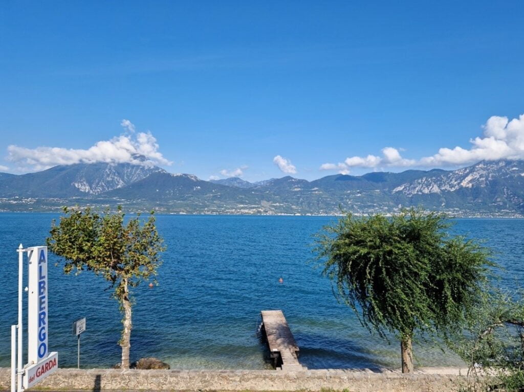 Upeita maisemia ja maukkaita aamiaisia Gardajärven rannalla - Albergo del Garda