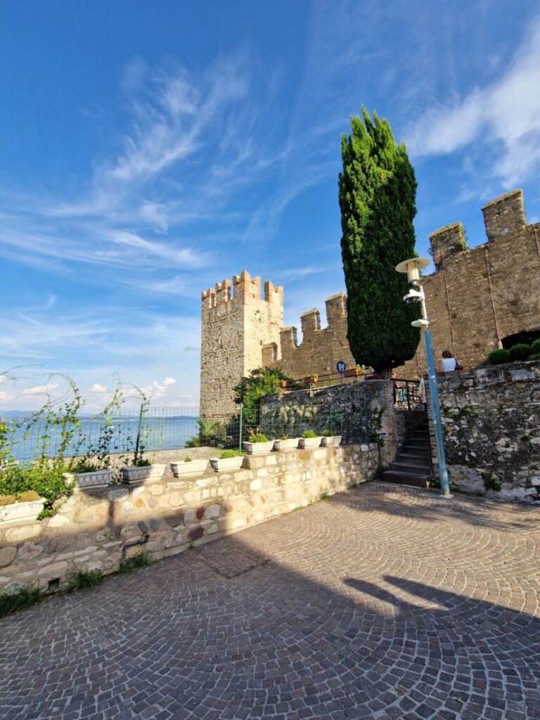 Sgaligeron linna Sirmione - Kohti avaraa maailmaa