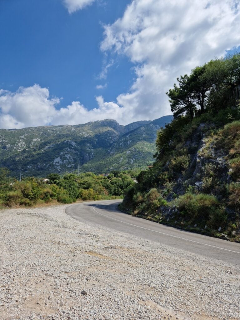 Kotorista Lovćenin kansallispuistoon