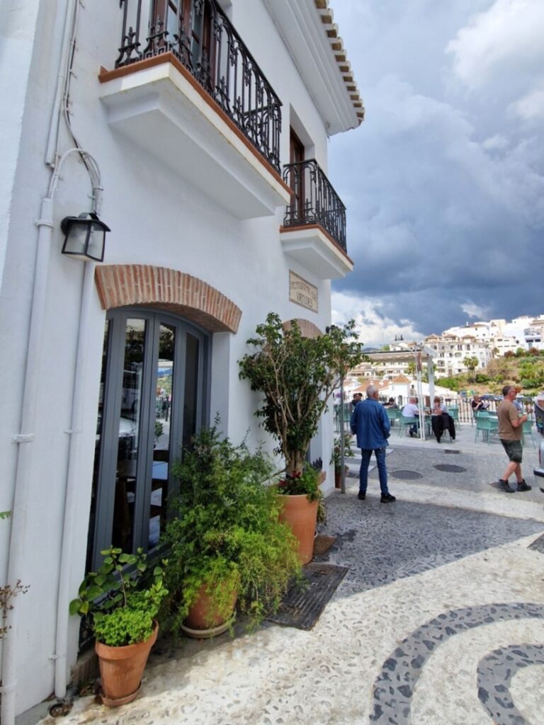 Frigiliana - Kohti avaraa maailmaa