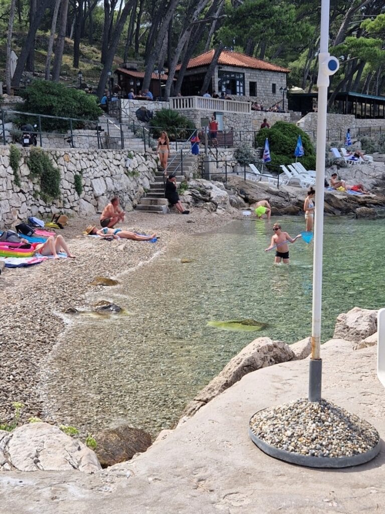 Cavtat uimaranta - Kohti avaraa maailmaa