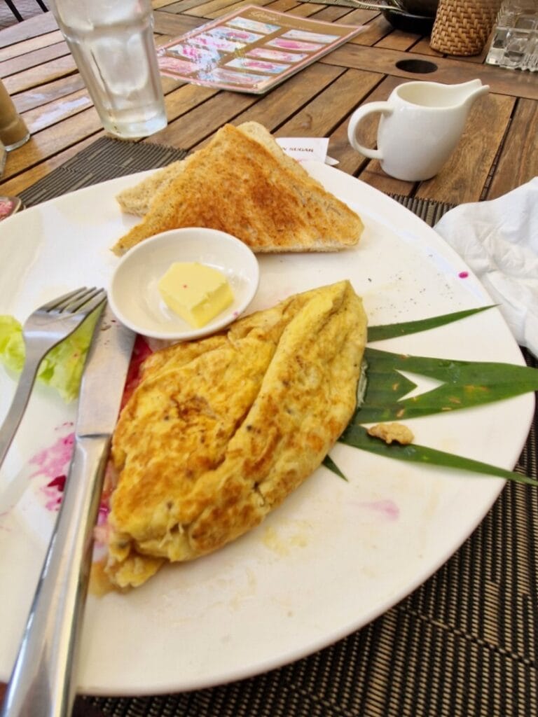 Aamiainen Villa Grande Phnom Penh - Kohti avaraa maailmaa