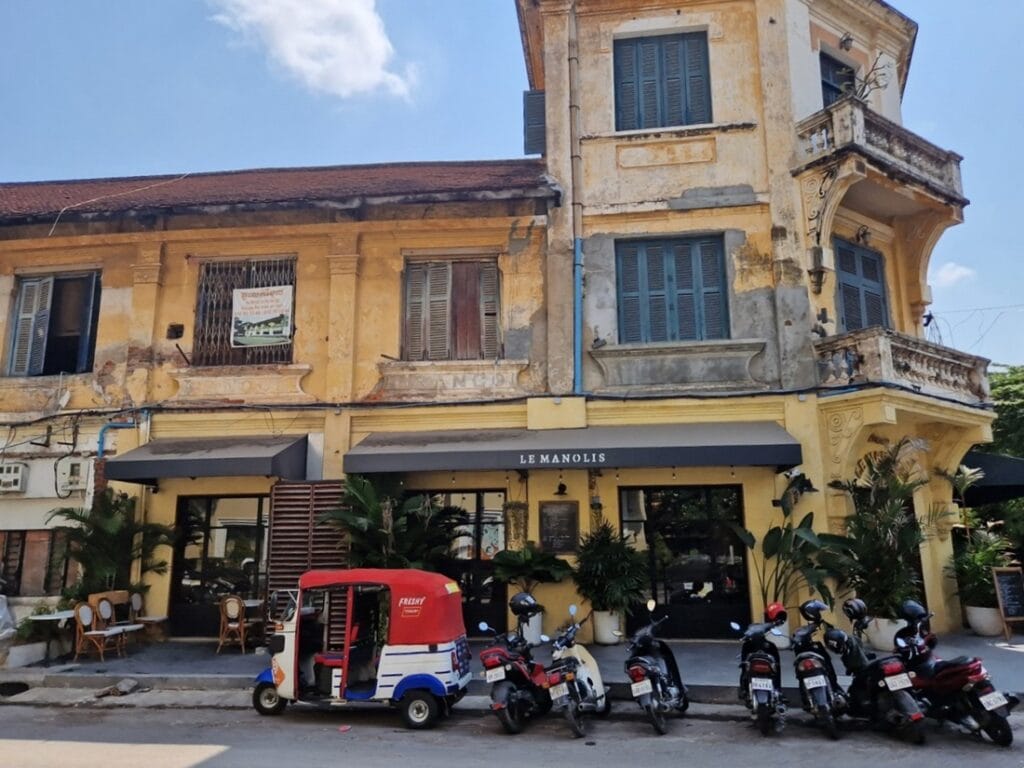 Le Manolis Phnom Penh - Kohti avaraa maailmaa