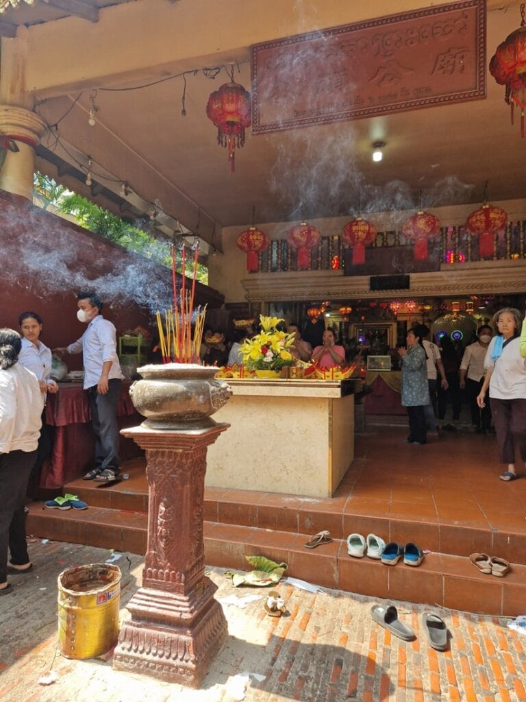 Wat Phnom - Kohti avaraa maailmaa