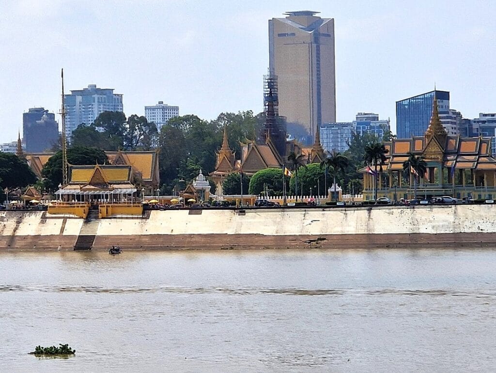 Phnom Penh - eläväinen pääkaupunki Mekongin varrella