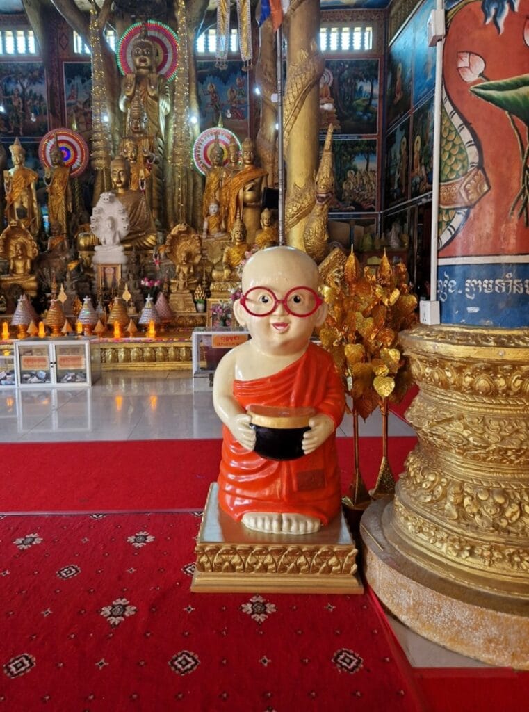 Kultainen temppeli Phnom Penh - Kohti avaraa maailmaa