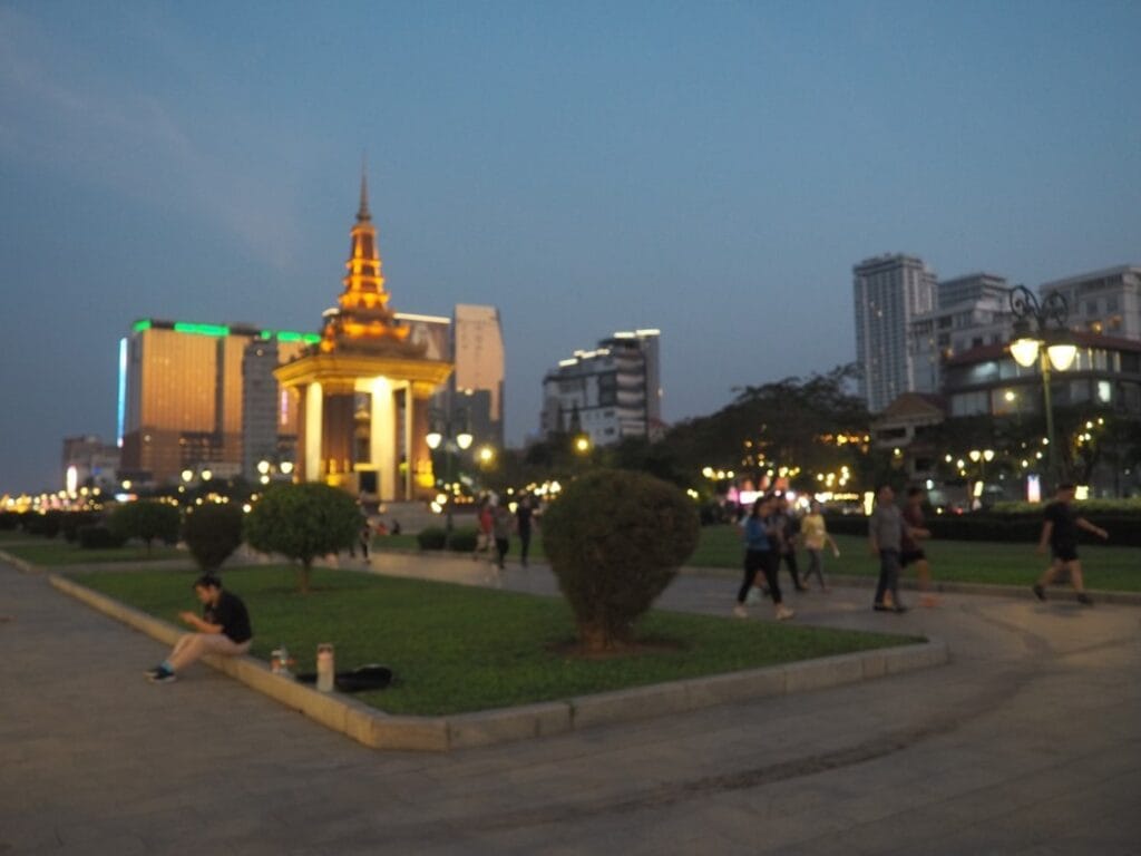 Wat Botum Park - Kohti avaraa maailmaa