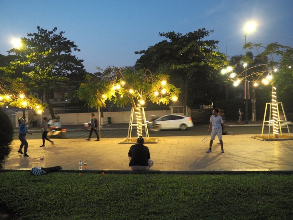 Wat Botum Park - Kohti avaraa maailmaa