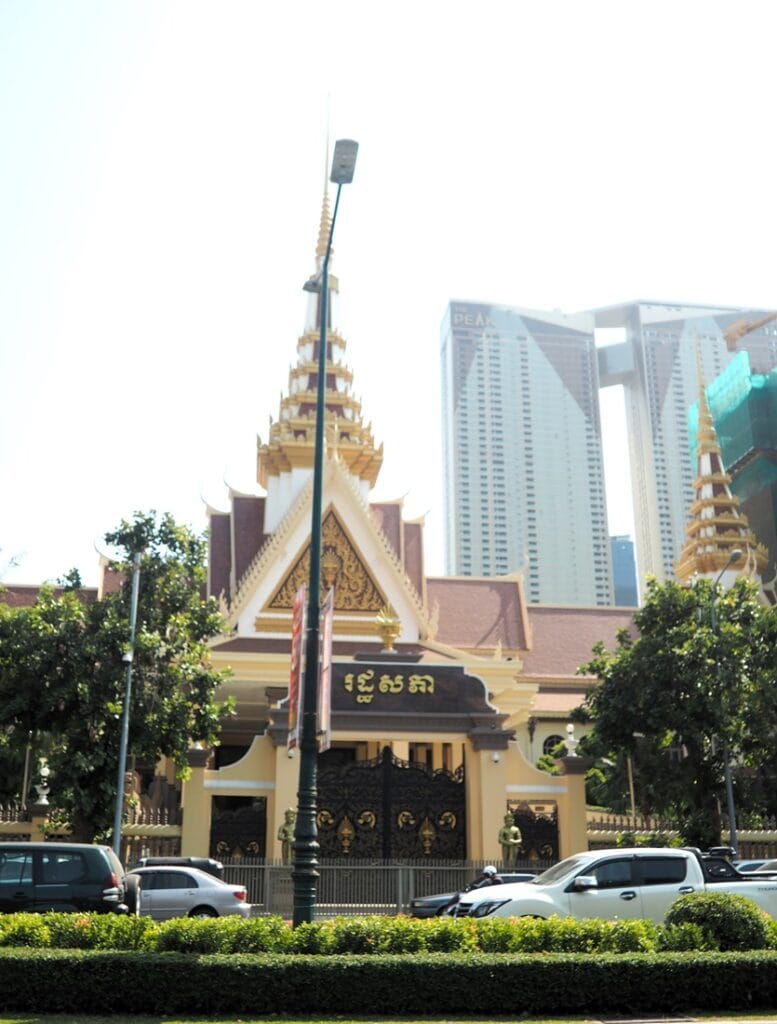 Phnom Penh - eläväinen pääkaupunki Mekongin varrella