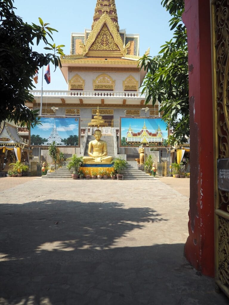 Wat Ounalom - Kohti avaraa maailmaa