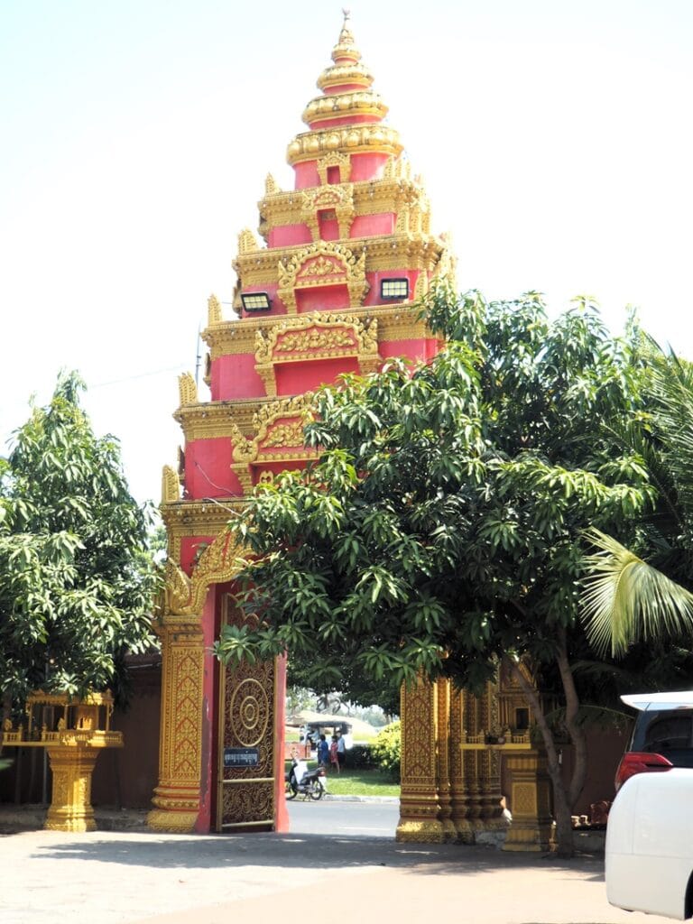 Wat Ounalom - Kohti avaraa maailmaa