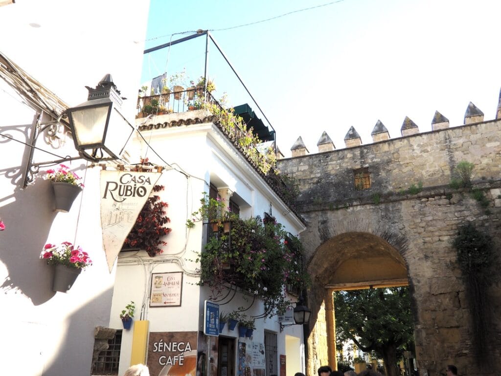 Talon etsintä Espanjasta osa 5: Córdoban Mezquita ja patiot sekä Villanueva del Rosarion talot