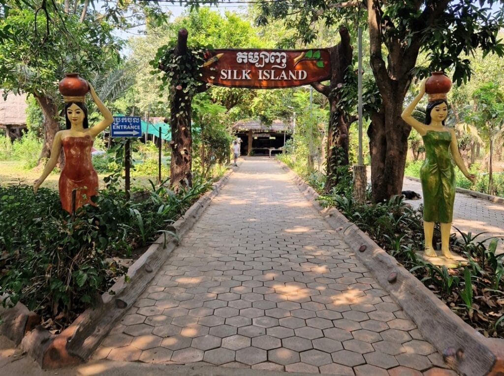 Silk Island - Kohti avaraa maailmaa