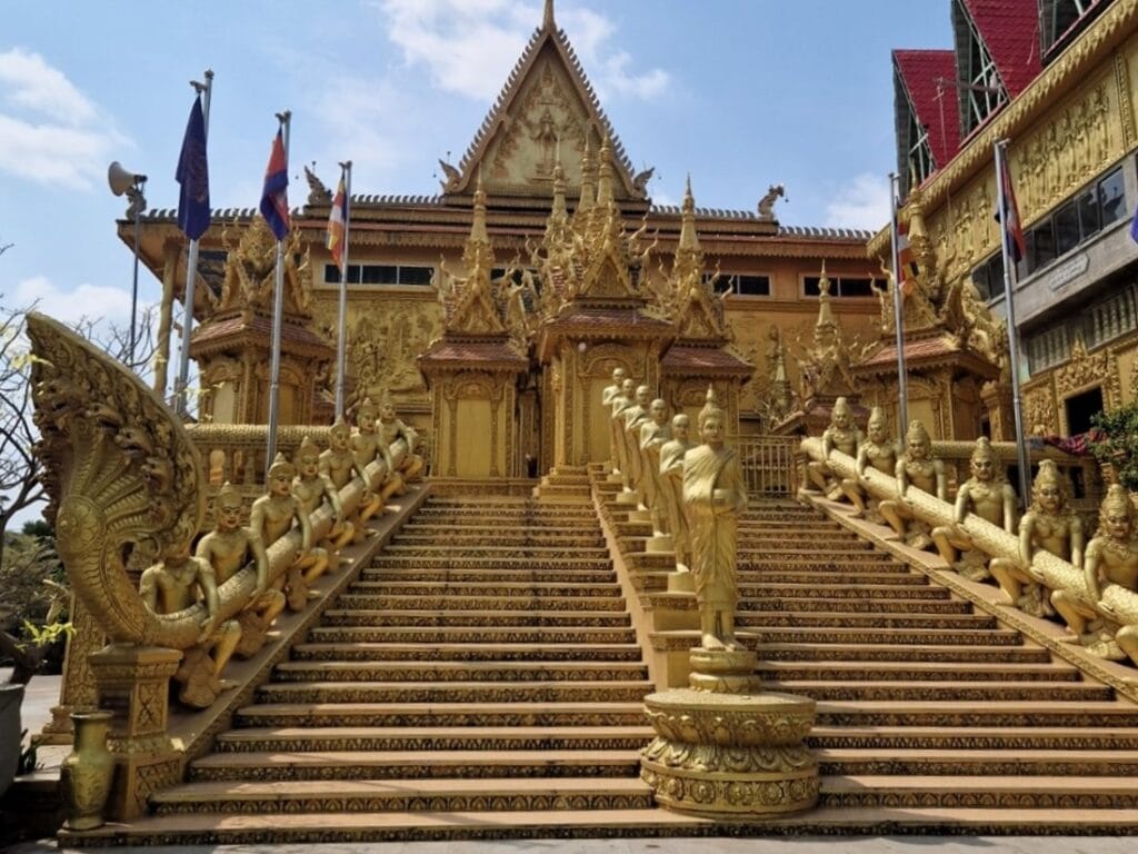 Kultainen temppeli Phnom Penh - Kohti avaraa maailmaa