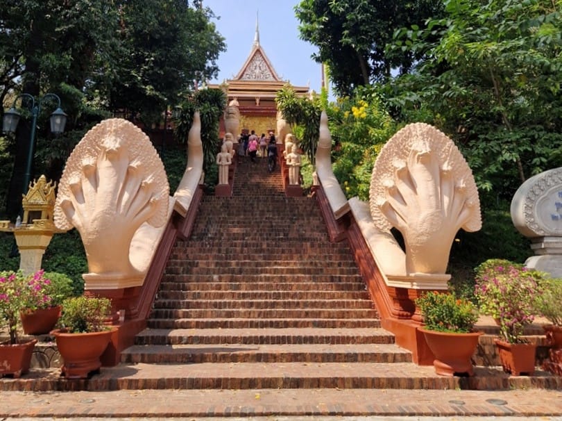 Wat Phnom - Kohti avaraa maailmaa