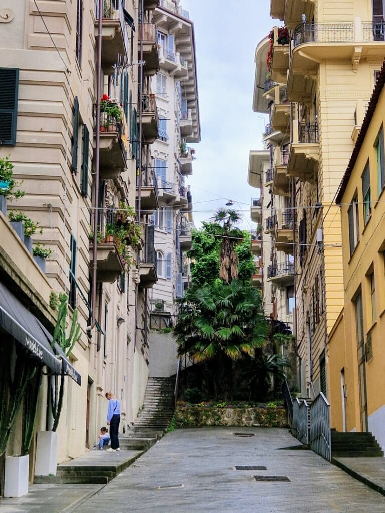 Päiväretki La Speziaan – mitä nähdä Cinque Terren lähikaupungissa?