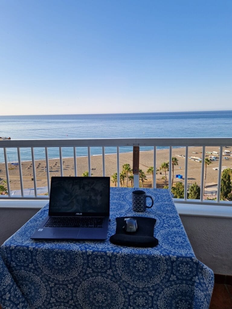 Primera Linea de Playa - Zona Club Nautico - Kohti avaraa maailmaa