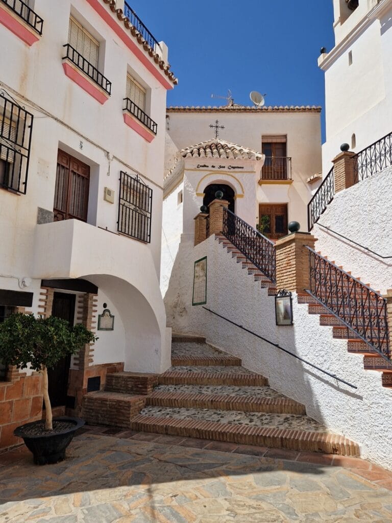 Sayalonga - Kohti avaraa maailmaa