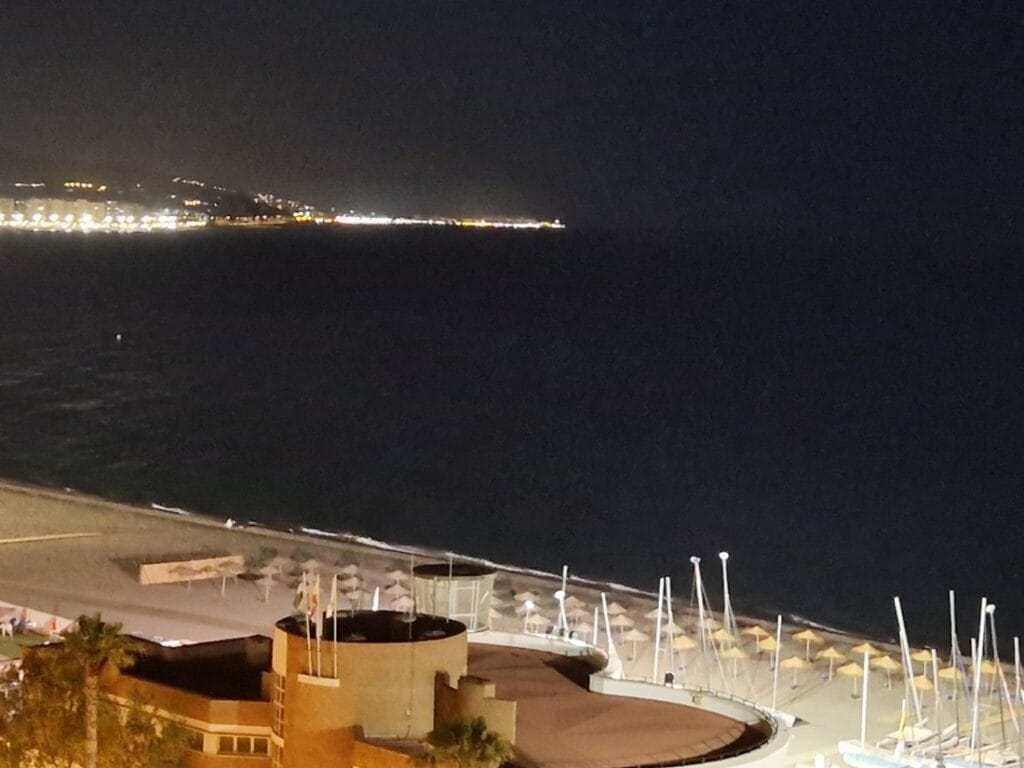 Primera Linea de Playa - Zona Club Nautico - Kohti avaraa maailmaa