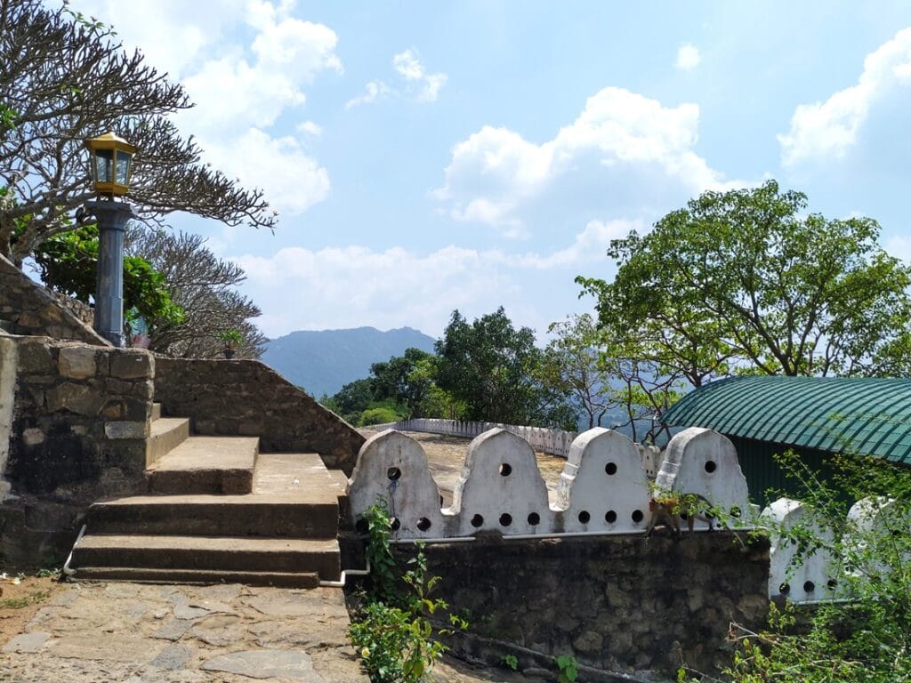 Dambulla - Kohti avaraa maailmaa