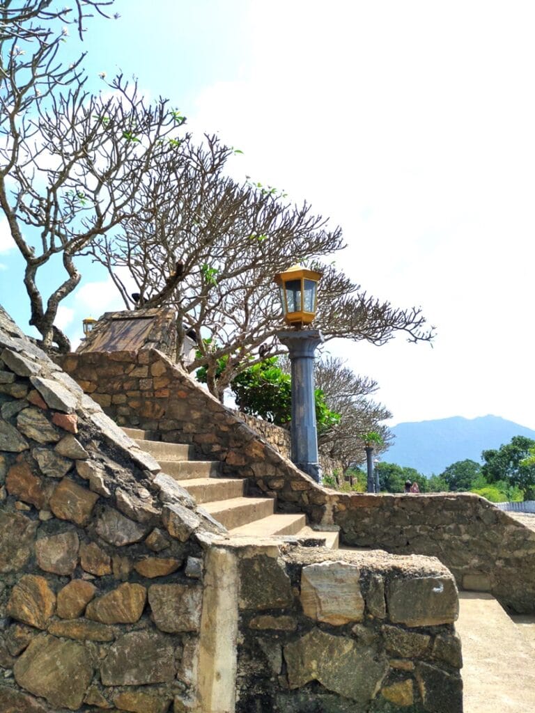 Dambulla - Kohti avaraa maailmaa