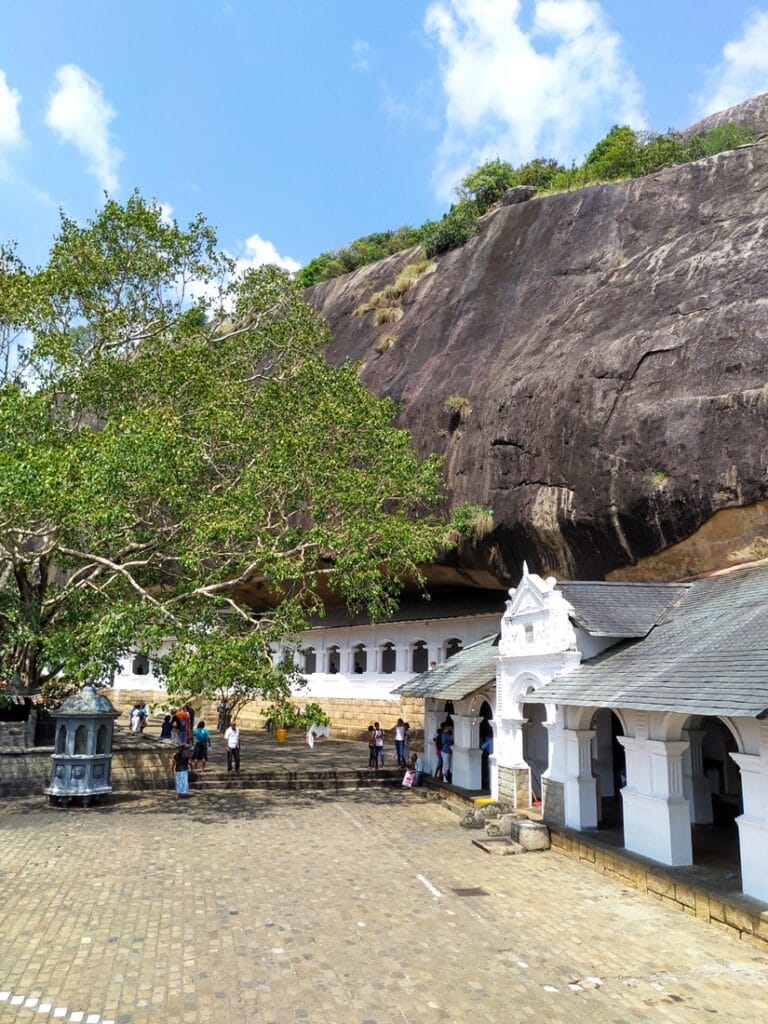 Dambulla - Kohti avaraa maailmaa