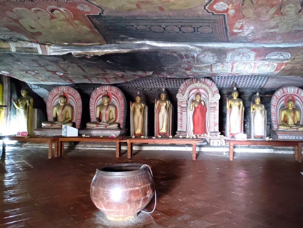 Dambulla - Kohti avaraa maailmaa