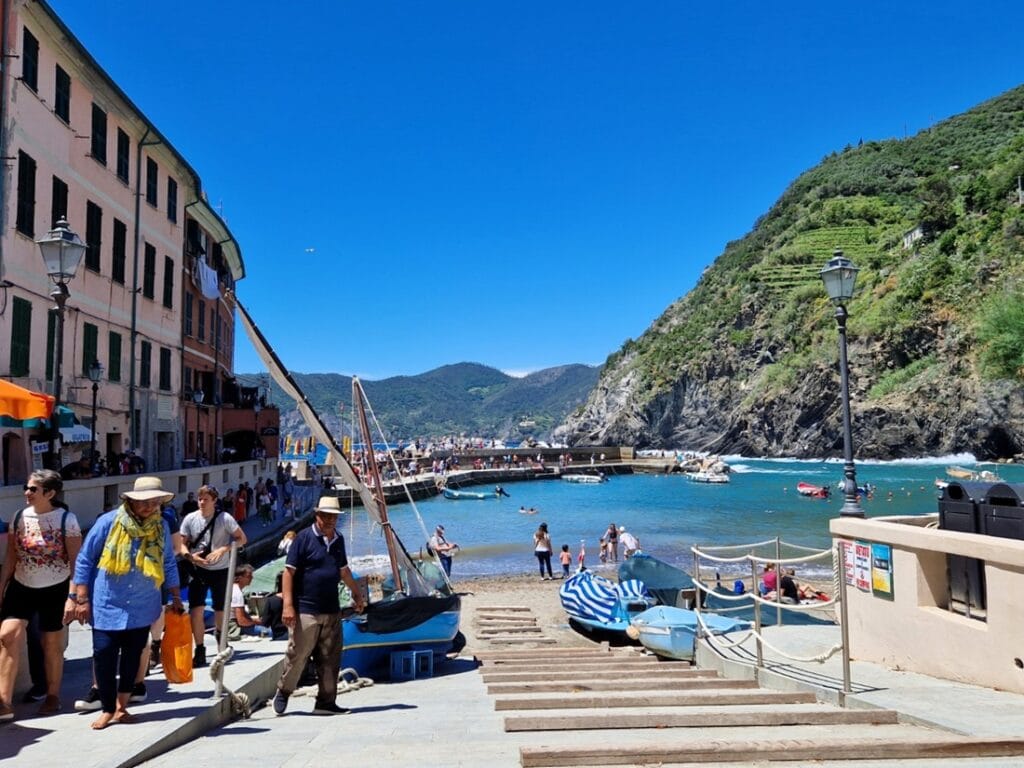 Vernazza - Cinque Terren postikorttikaunotar