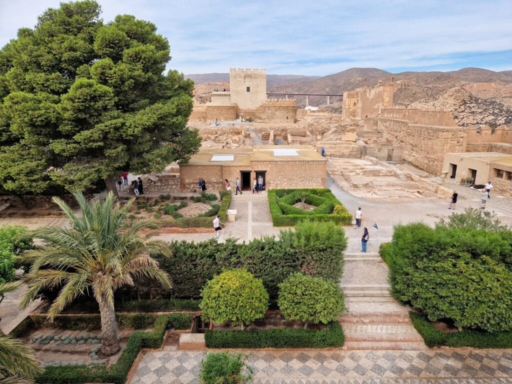 Castillo Cristiano Alcazaba de Almería - Kohti avaraa maailmaa
