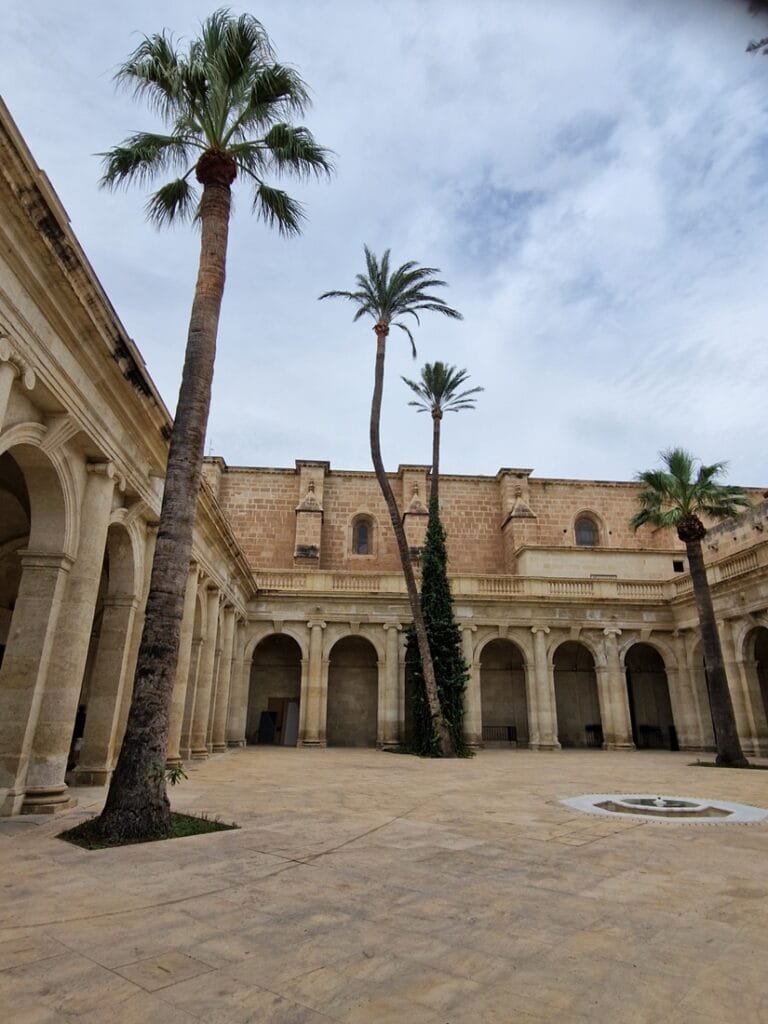 Catedral de la Encarnación - Kohti avaraa maailmaa