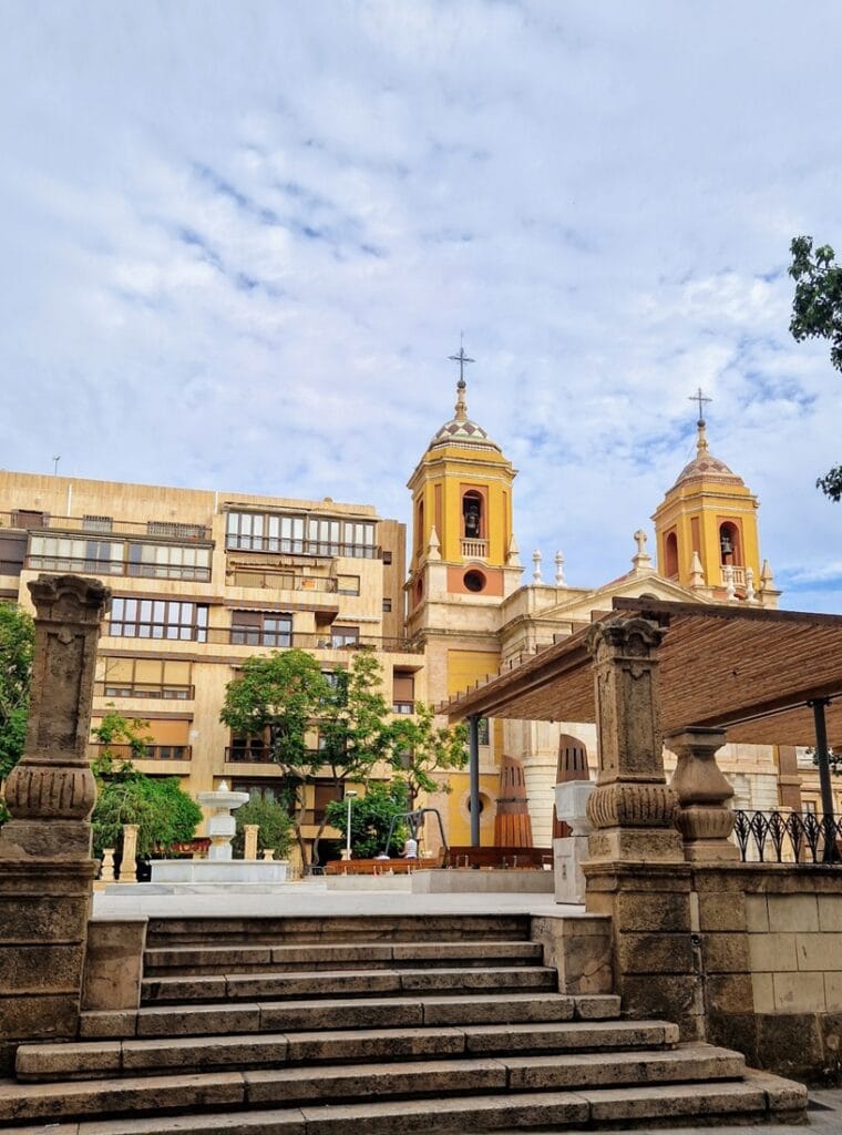 Parroquia de San Pedro Apóstol - Kohti avaraa maailmaa