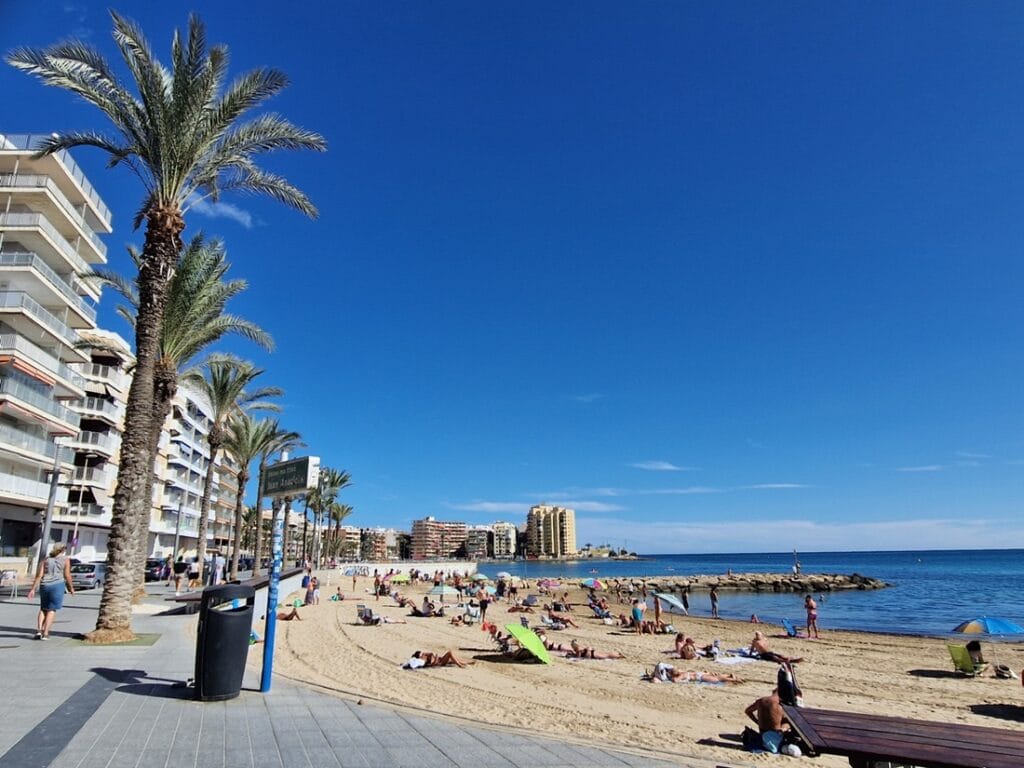 Paseo Maritimo Torrevieja - Kohti avaraa maailmaa
