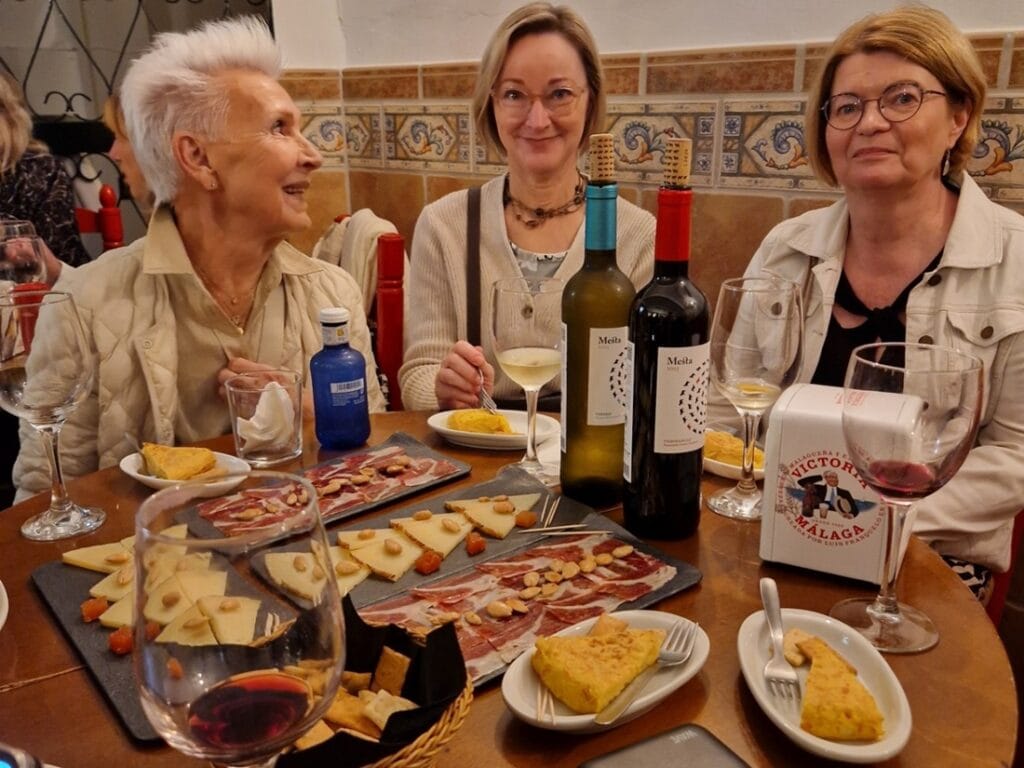 Tapaksista tortillaan – matka espanjalaiseen ruokakulttuuriin ilman ruusunpunaisia laseja