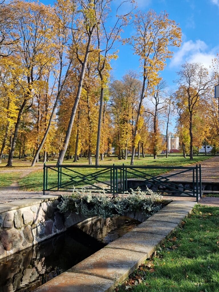 Kaupunki jää taa – Tallinnan rauhallisin paikka löytyy Kadriorgista