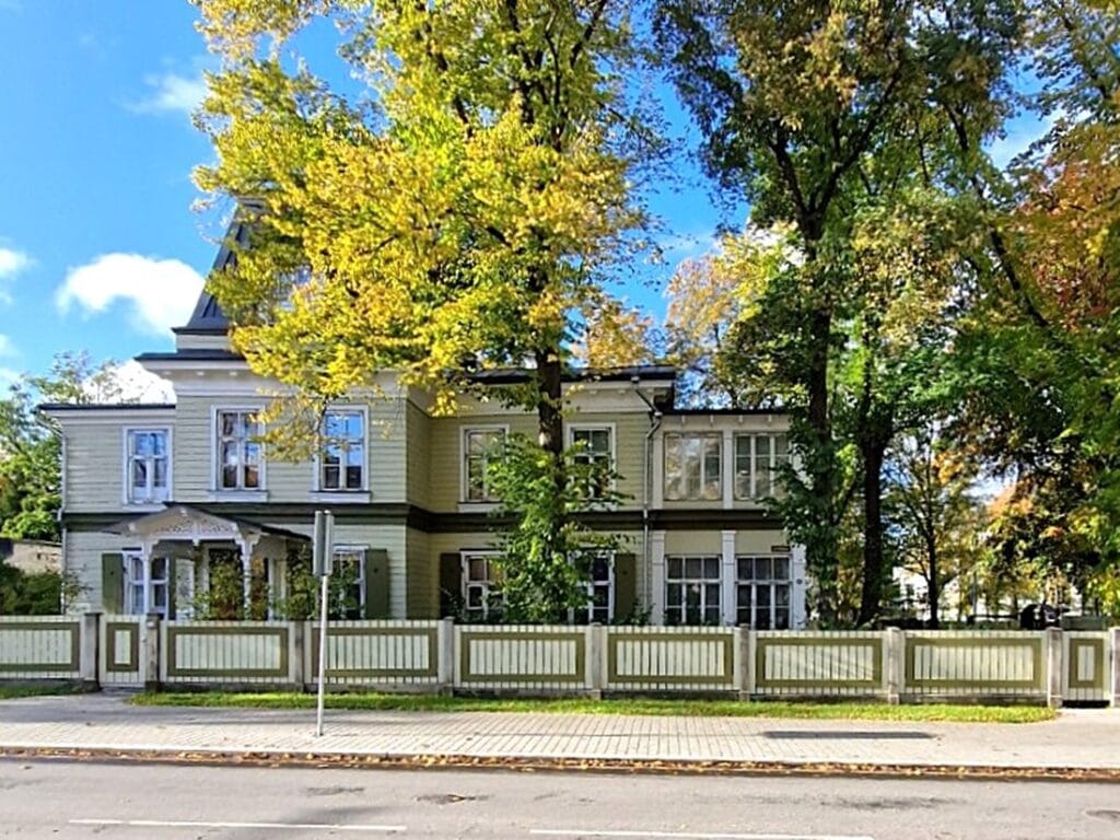 Kaupunki jää taa – Tallinnan rauhallisin paikka löytyy Kadriorgista