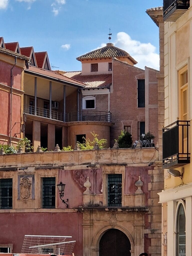 Palacio Episcopal - Kohti avaraa maailmaa