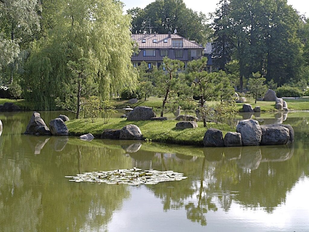 Kadriorgin japanilainen puutarha - Kohti avaraa maailmaa