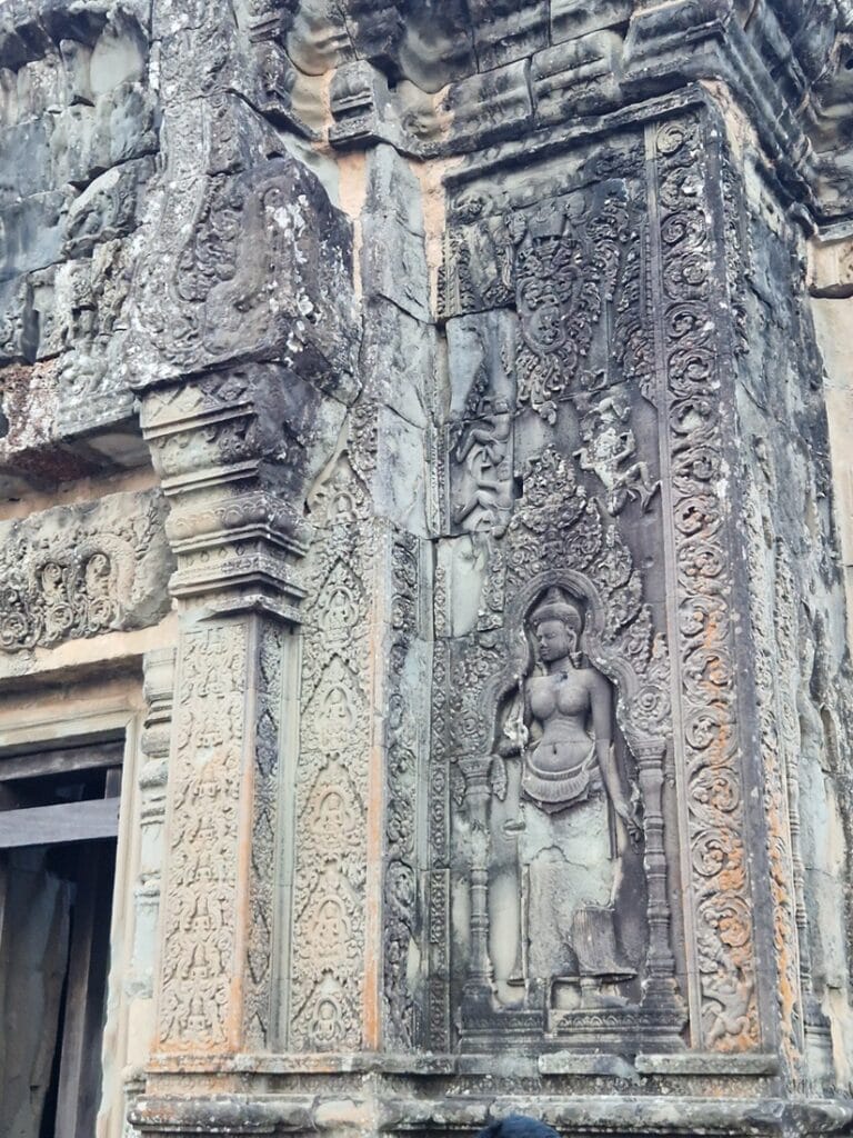 Phnom Bakheng - Kohti avaraa maailmaa