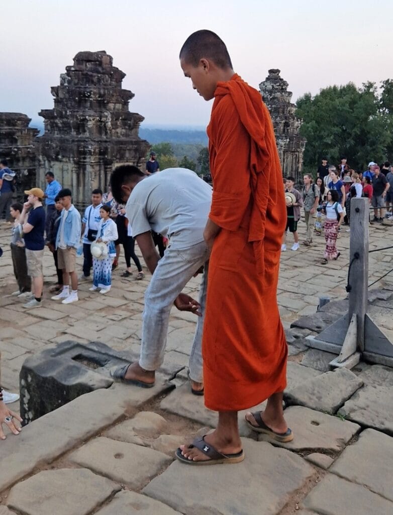 Phnom Bakheng - Kohti avaraa maailmaa