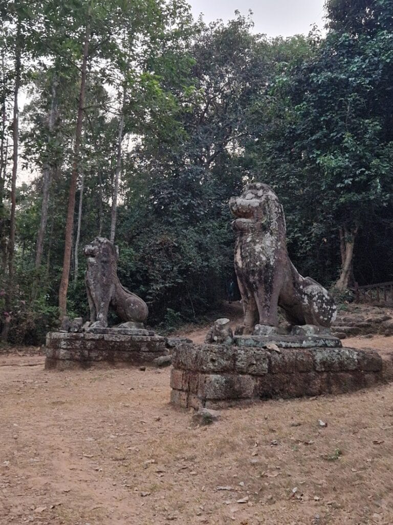 Phnom Bakheng - Kohti avaraa maailmaa